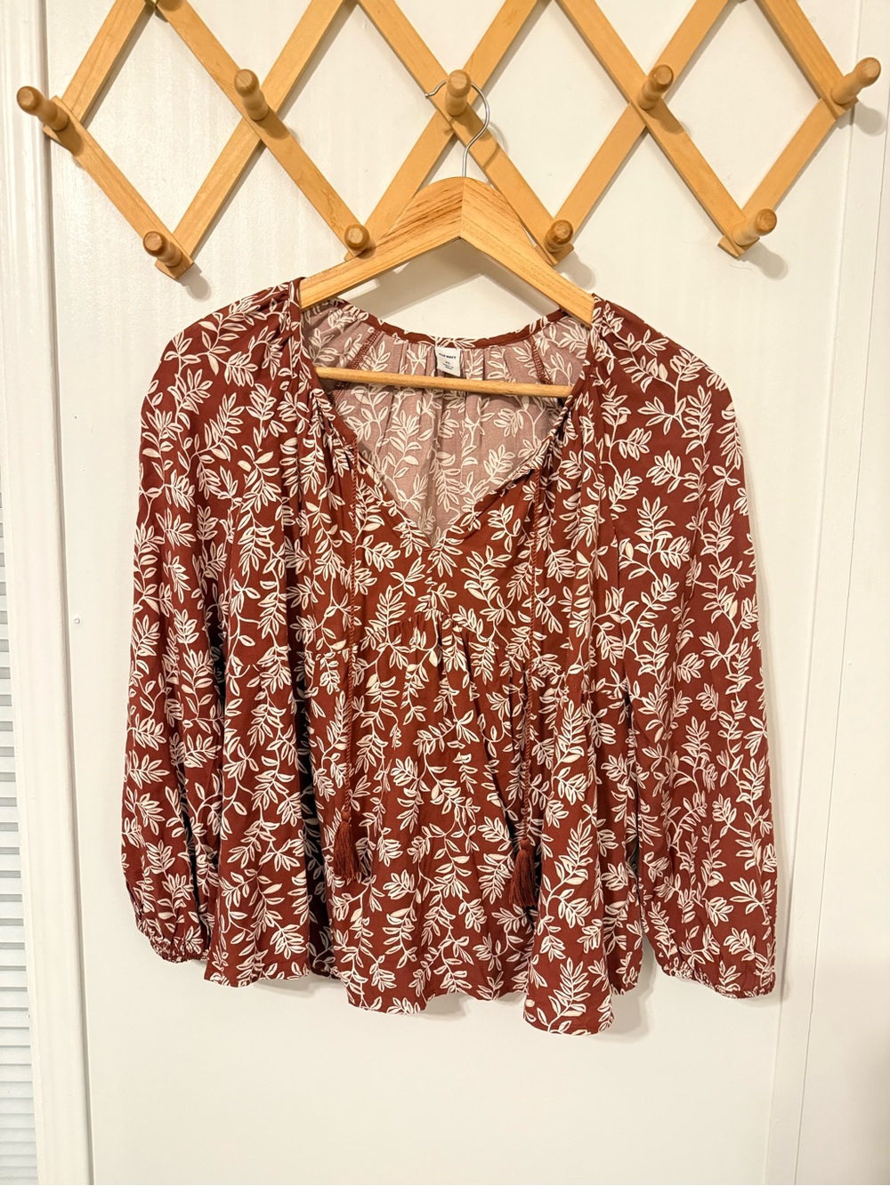 Old Navy Women’s Rust Floral V-Neck Peasant Blouse